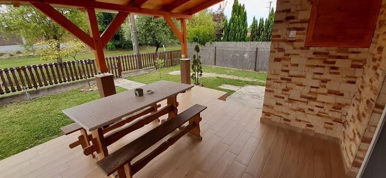 Thomas Nyaralo Villa Balatonmáriafürdő Exterior foto