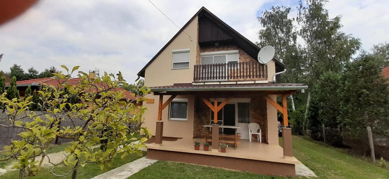 Thomas Nyaralo Villa Balatonmáriafürdő Exterior foto